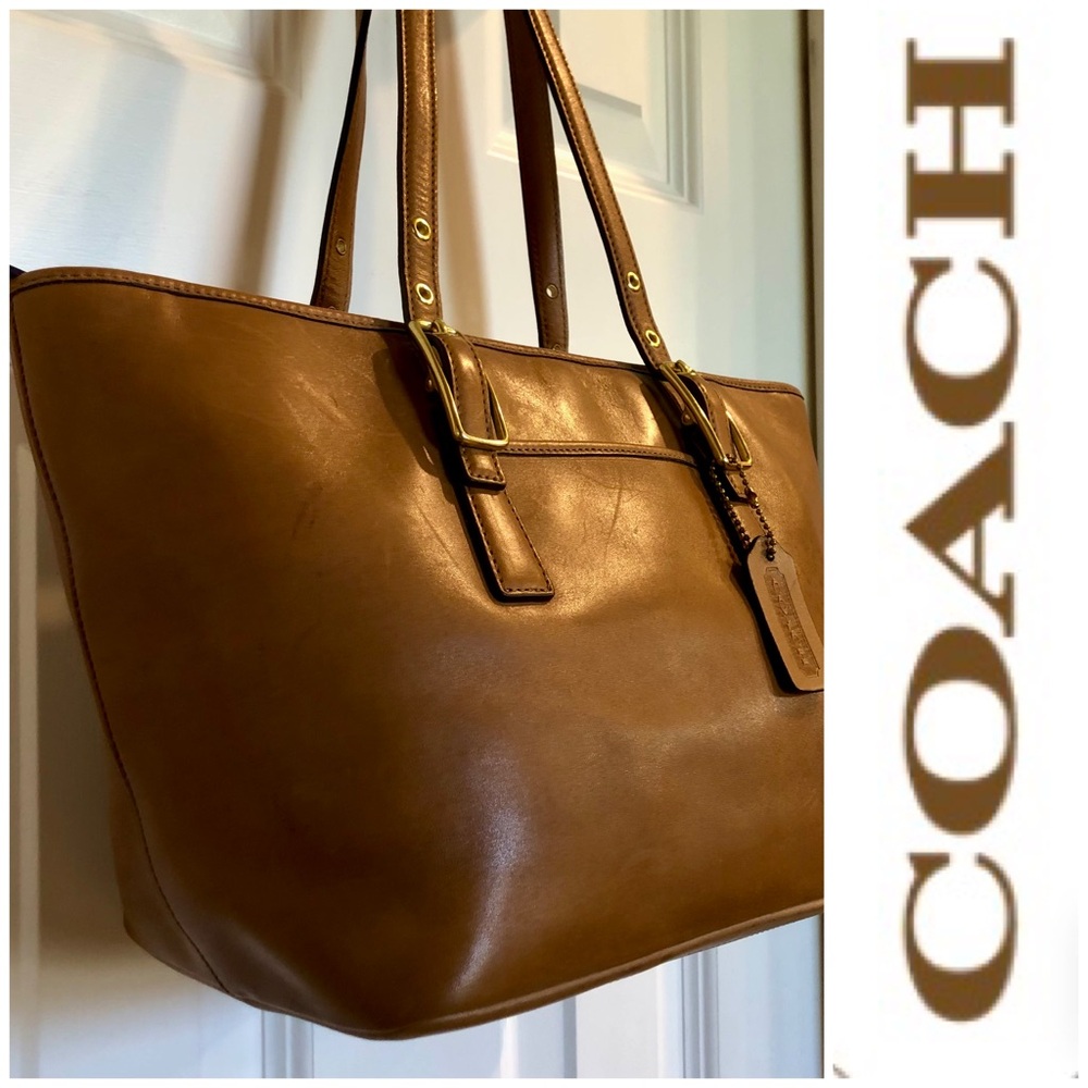 COACH - Vintage Glove-Tanned Smooth Leather Legacy Market Tote in Tabac